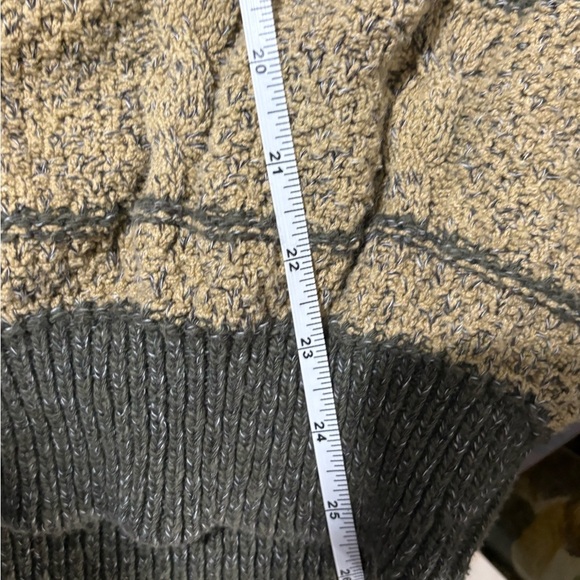 Vintage Claiborne Crewneck Sweater - Olive and Army Green - Picture 6 of 9